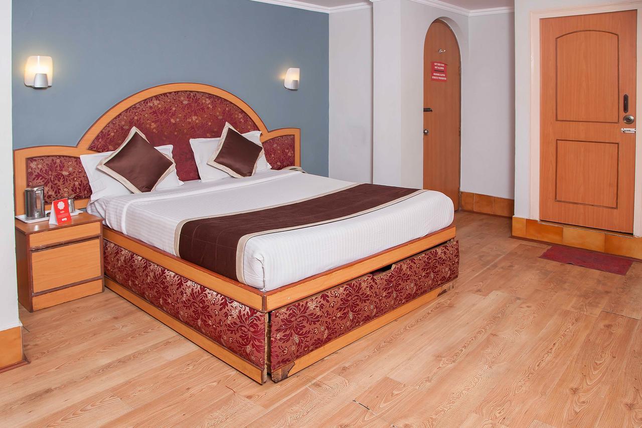 Oyo 10068 Hotel Rathna Уті Екстер'єр фото