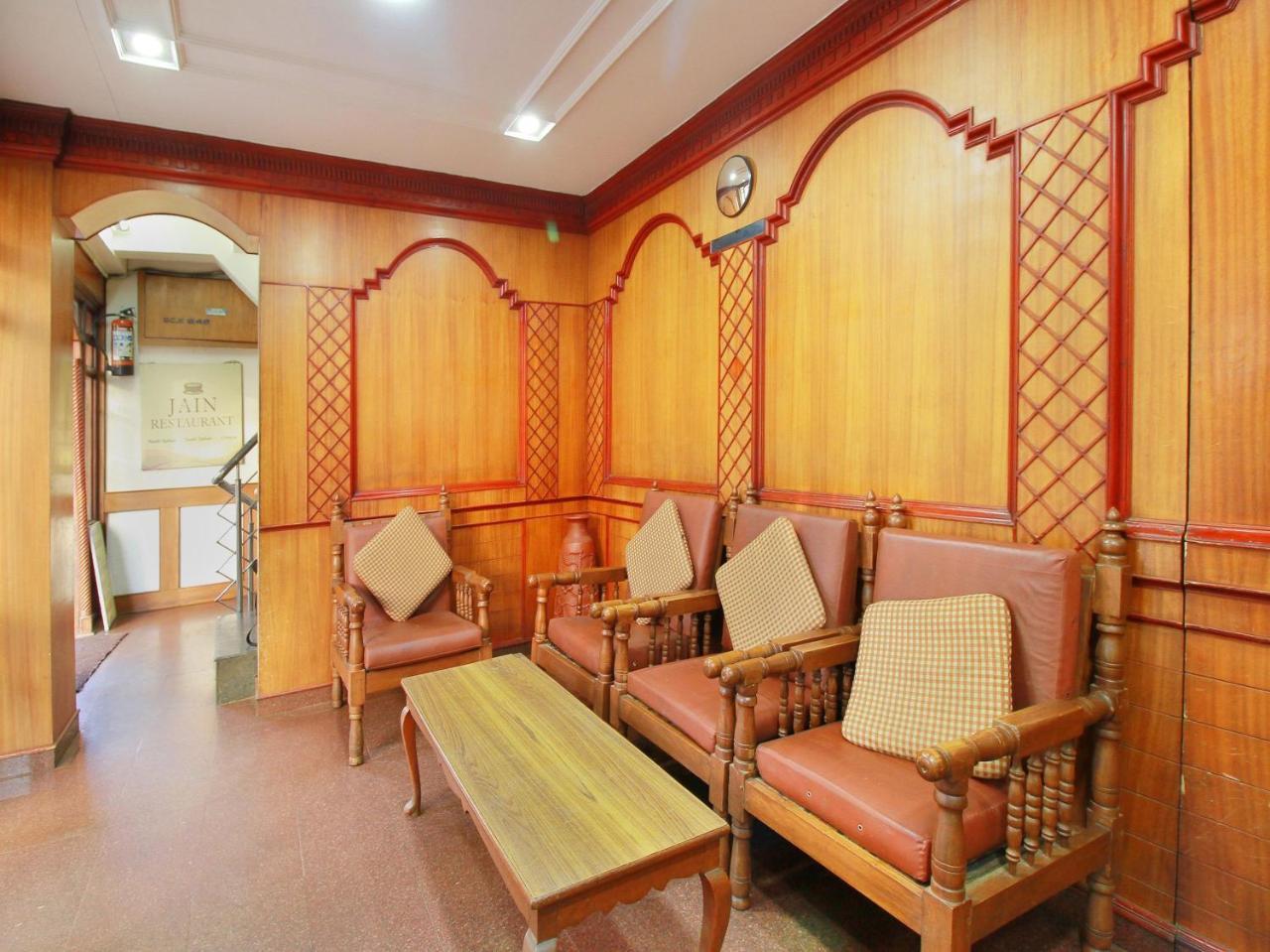 Oyo 10068 Hotel Rathna Уті Екстер'єр фото